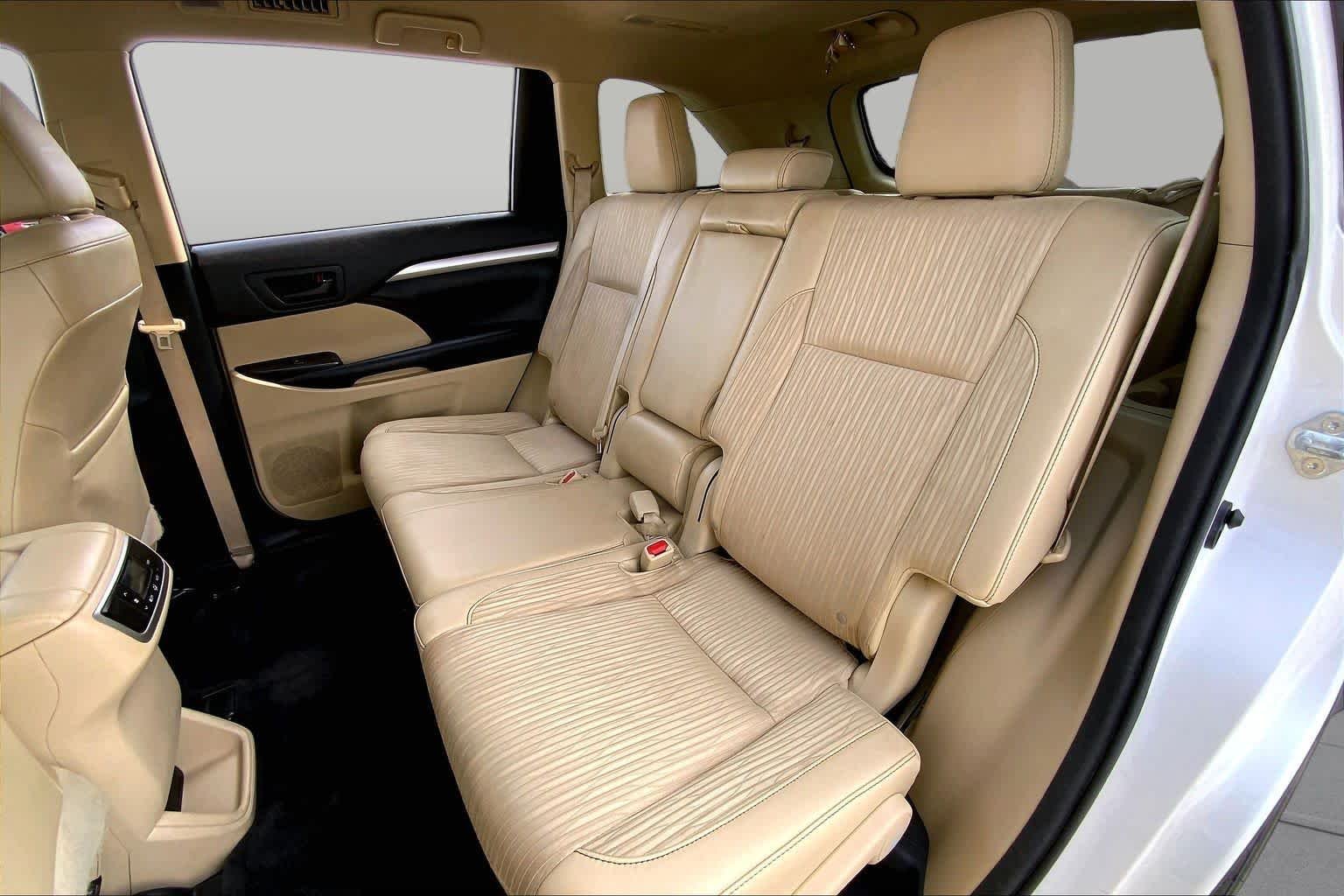 Used 2015 Blizzard Pearl Toyota LE Plus image 20