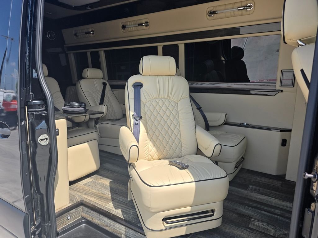 Used 2020 Black Mercedes-Benz Cargo 170 WB image 17