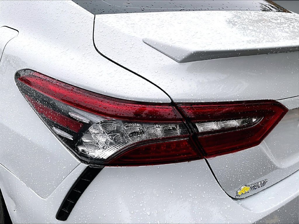 Used 2022 Ice Toyota XSE image 34