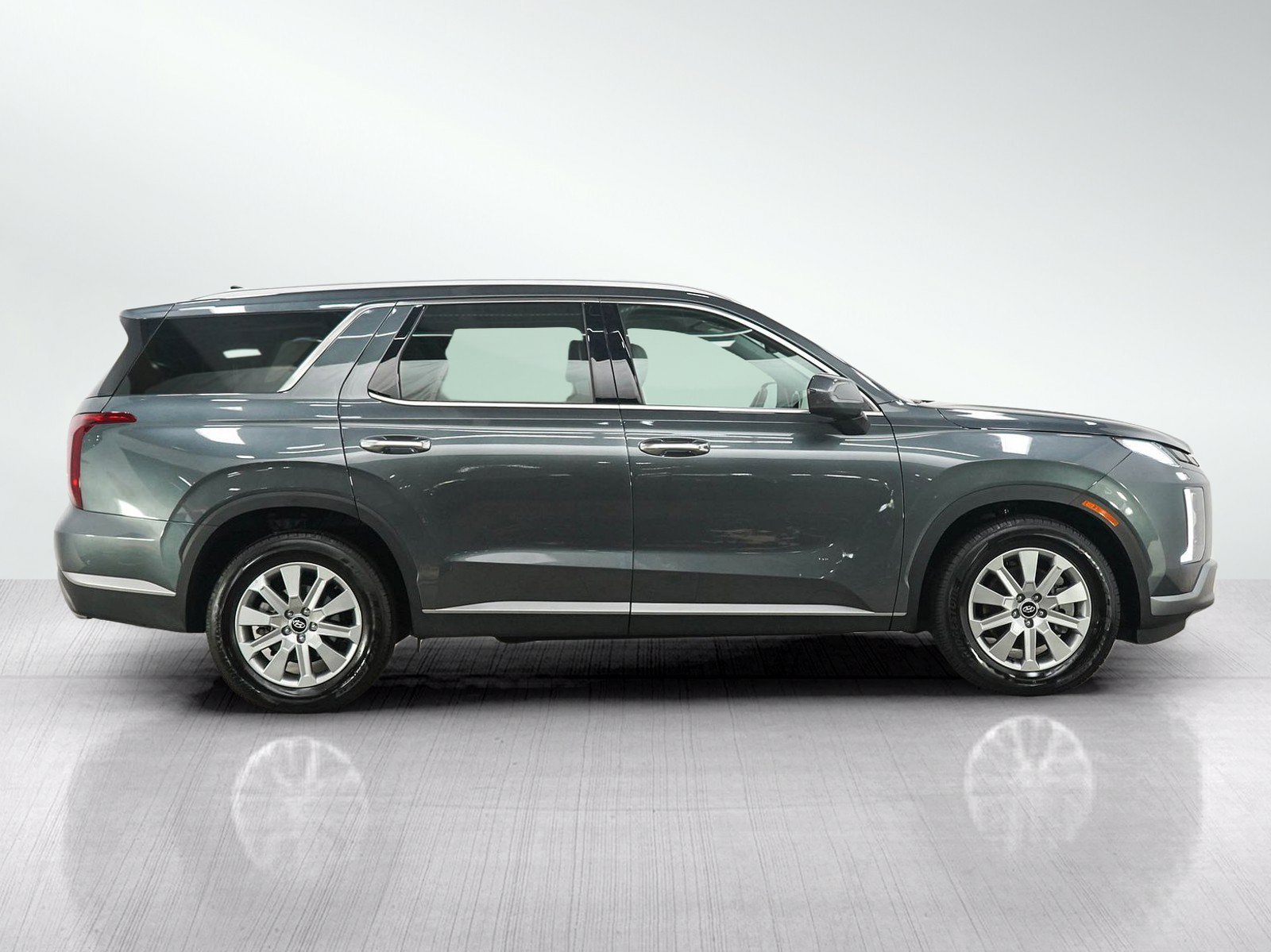 Certified Used 2025 Steel Graphite Hyundai SEL AWD image 7