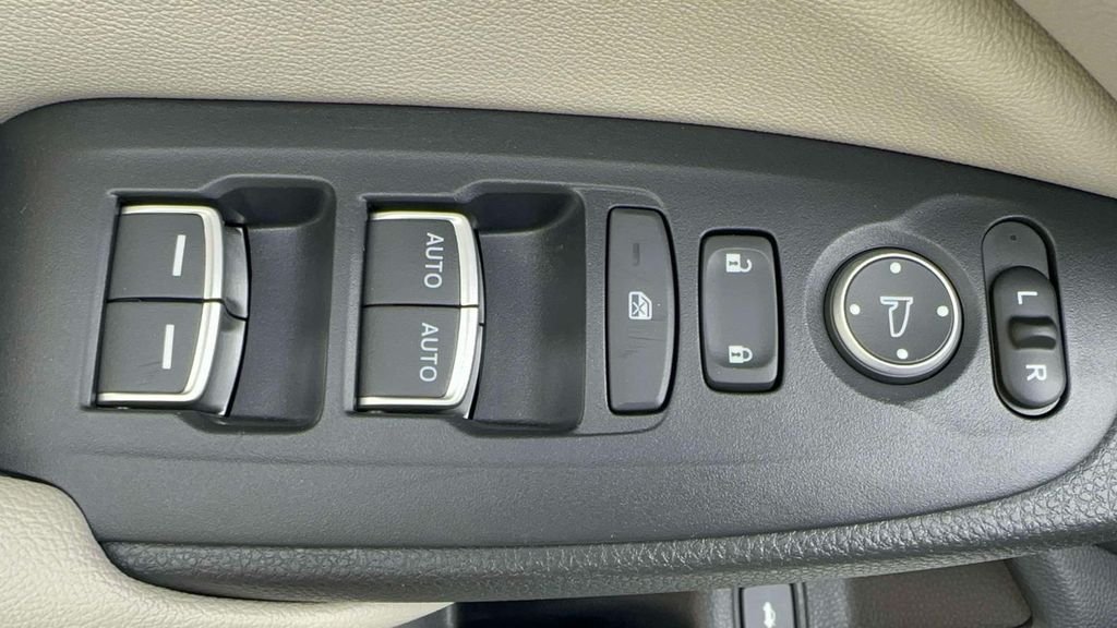 Used 2020 White Honda EX-L image 15