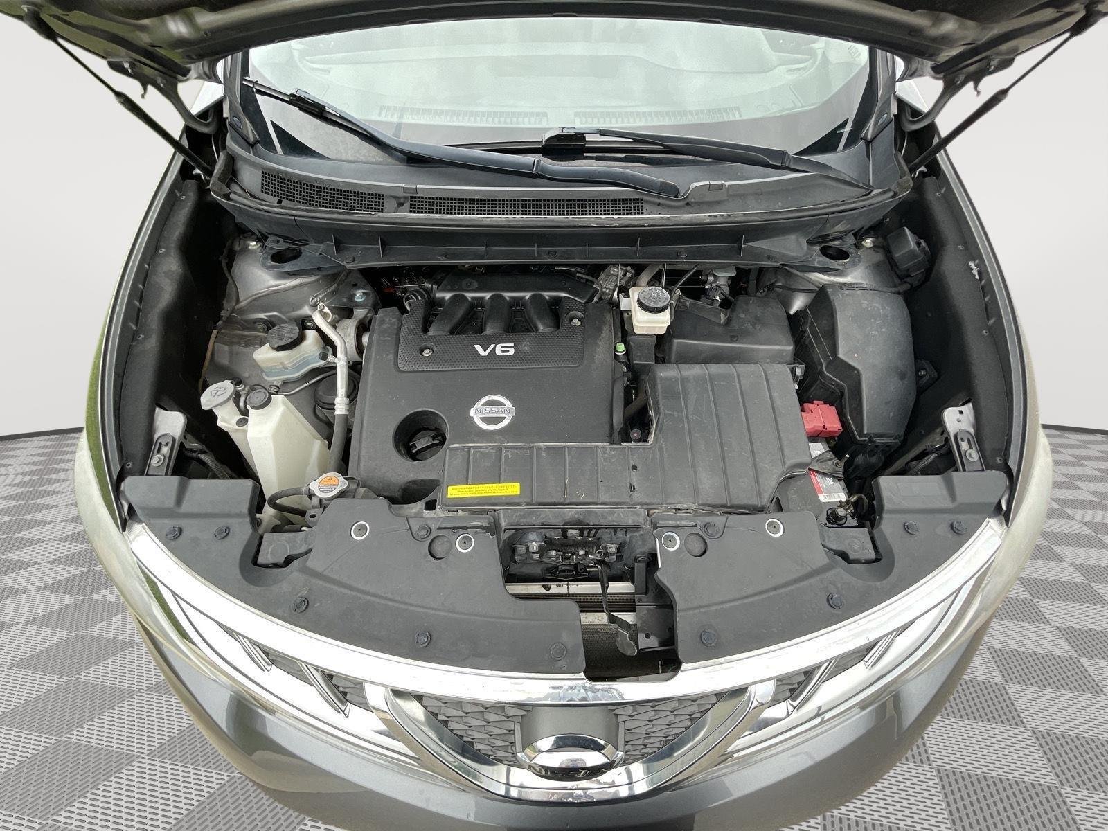 Used 2013 Gun Metallic Nissan LE image 9