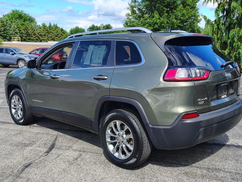 Used 2019 Green Jeep Latitude Plus image 9