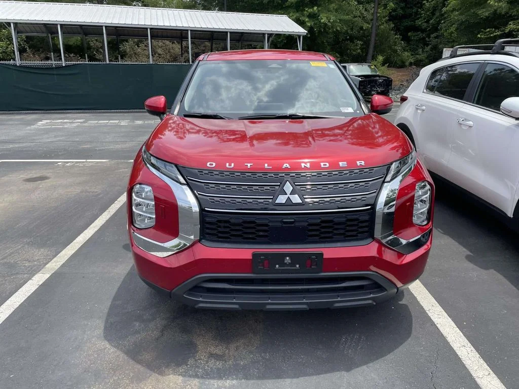 Used 2022 Red Diamond Mitsubishi ES image 2