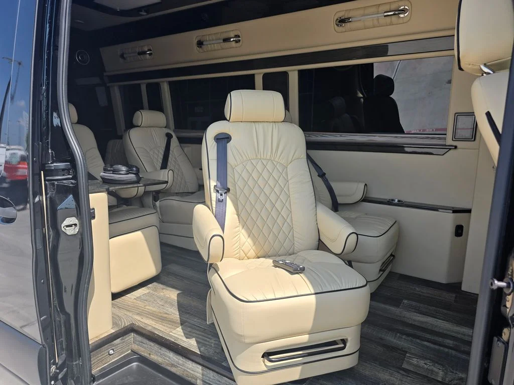 Used 2020 Black Mercedes-Benz Cargo 170 WB image 17