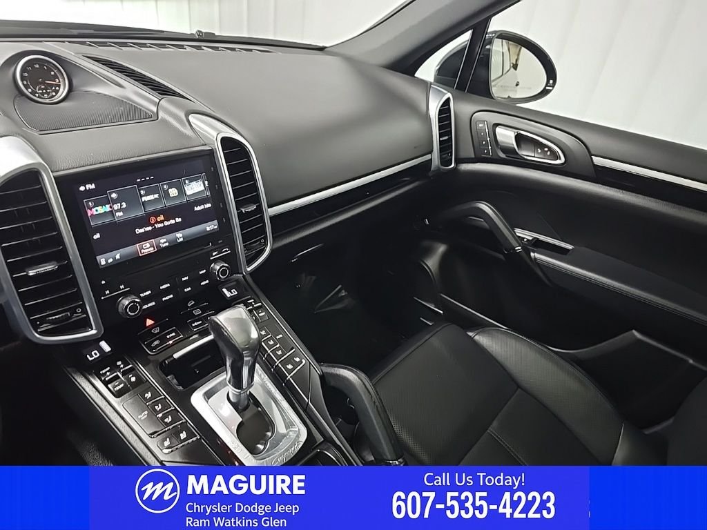 Used 2017 Moonlight Blue Metallic Porsche Base image 31