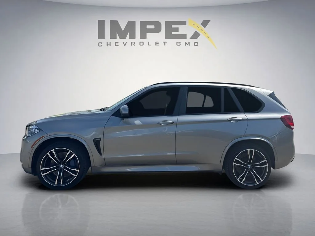 Used 2018  BMW  image 2
