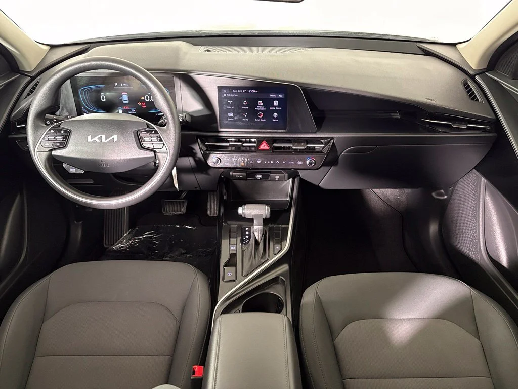 Used 2025 White Kia LX image 33