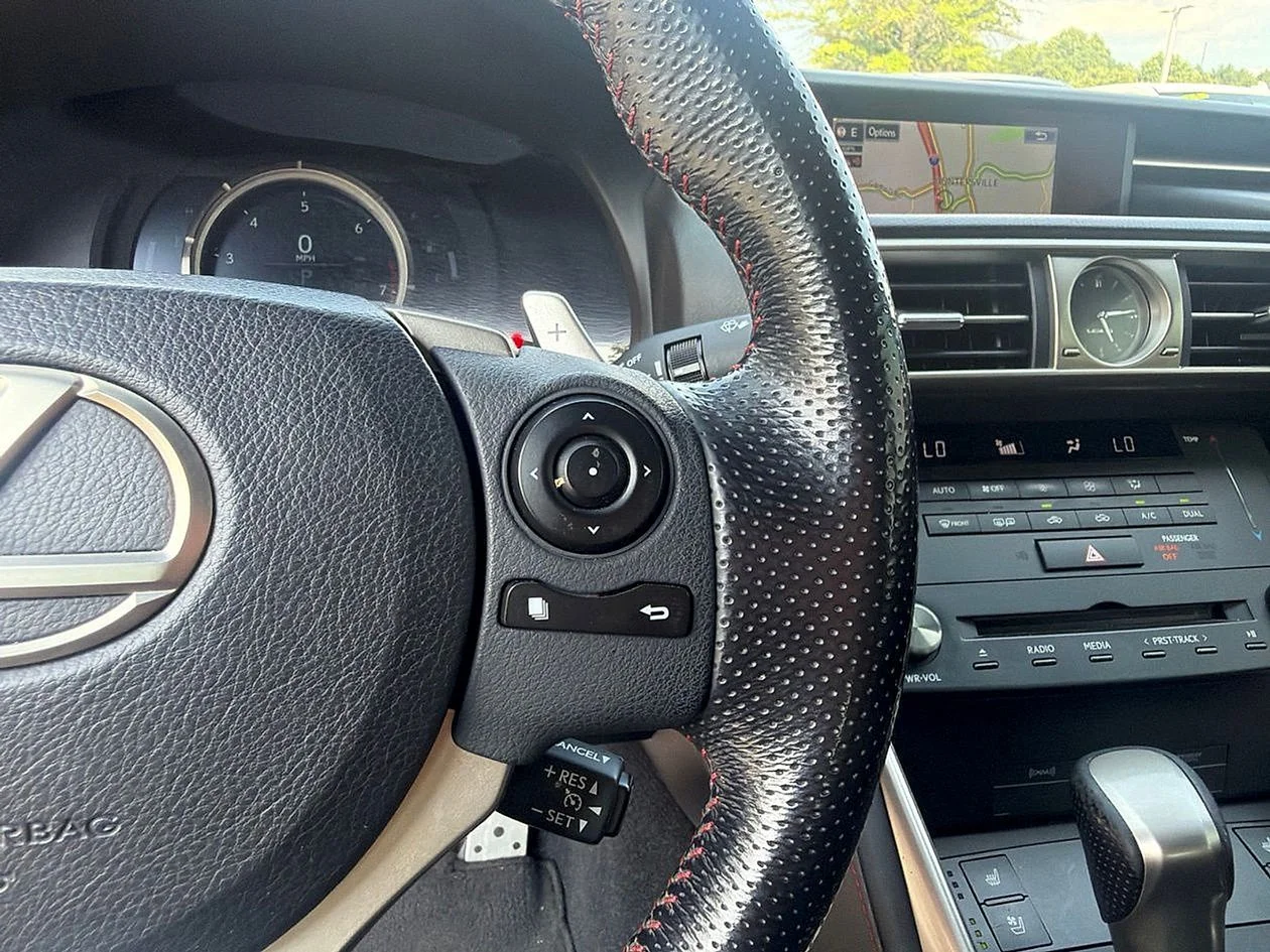 Used 2016  Lexus 350 image 18