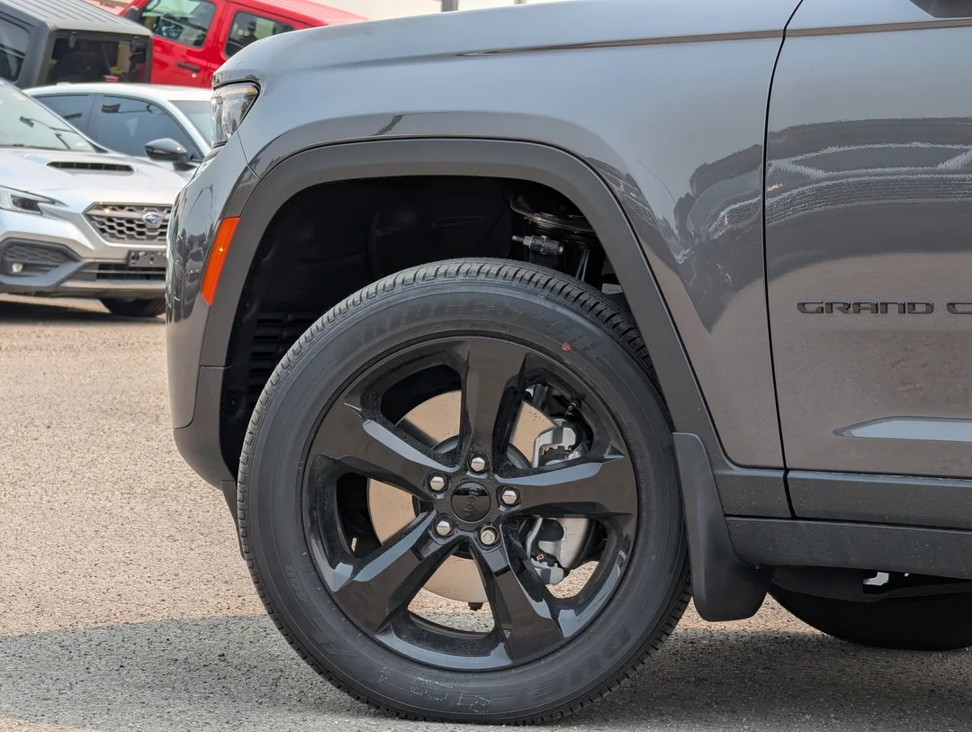 New 2026 Grey Jeep Altitude - - 4x4 - 2.0L Turbo - Altitude Appearance Pkg - Trailer Tow Pkg & Power Sunroof & More! image 9