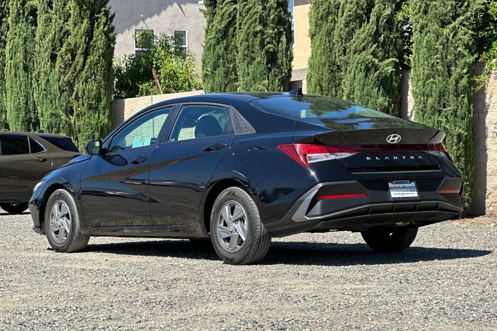 Certified Used 2025 Abyss Black Hyundai SE image 6