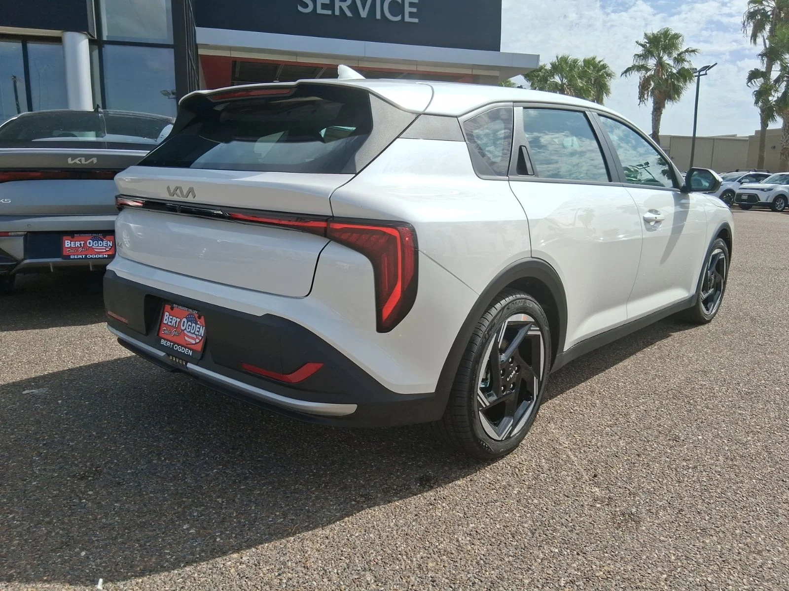 New 2026 White Kia EX image 4