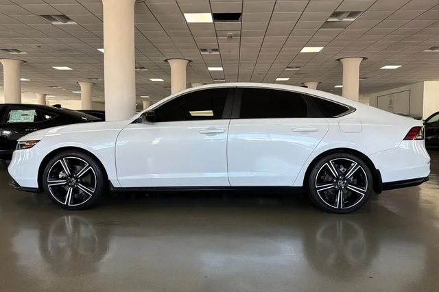Certified Used 2024 Platinum White Pearl Honda Sport image 11