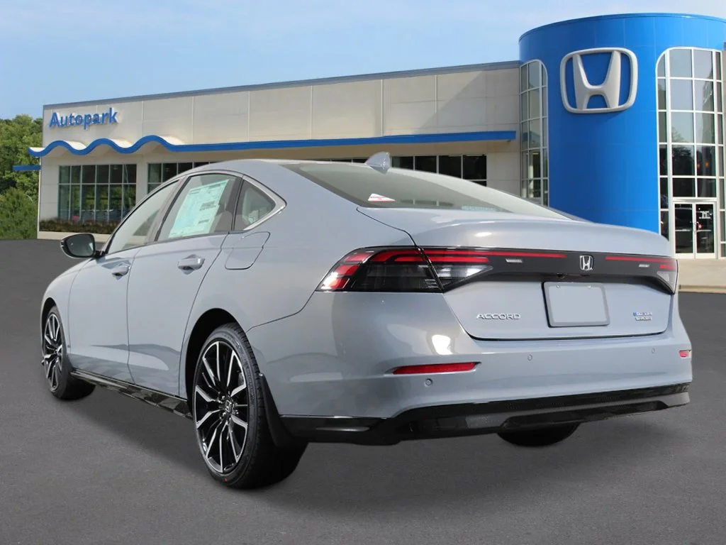 New 2026 Urban Gray Pearl Honda Touring image 3