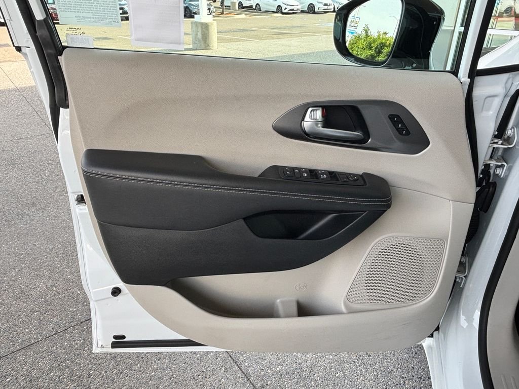 2024 Chrysler Pacifica Touring L - Photo 23