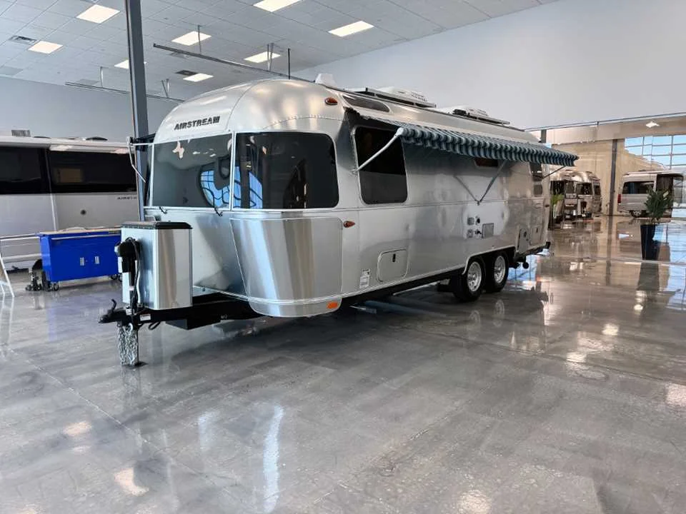 Used 2022 SILVER AIRSTREAM  image 10