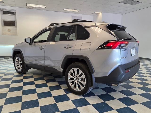 Used 2025 Silver Sky Metallic Toyota XLE Premium image 5
