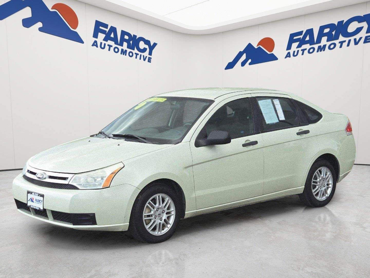 Used 2010  Ford SE image 1