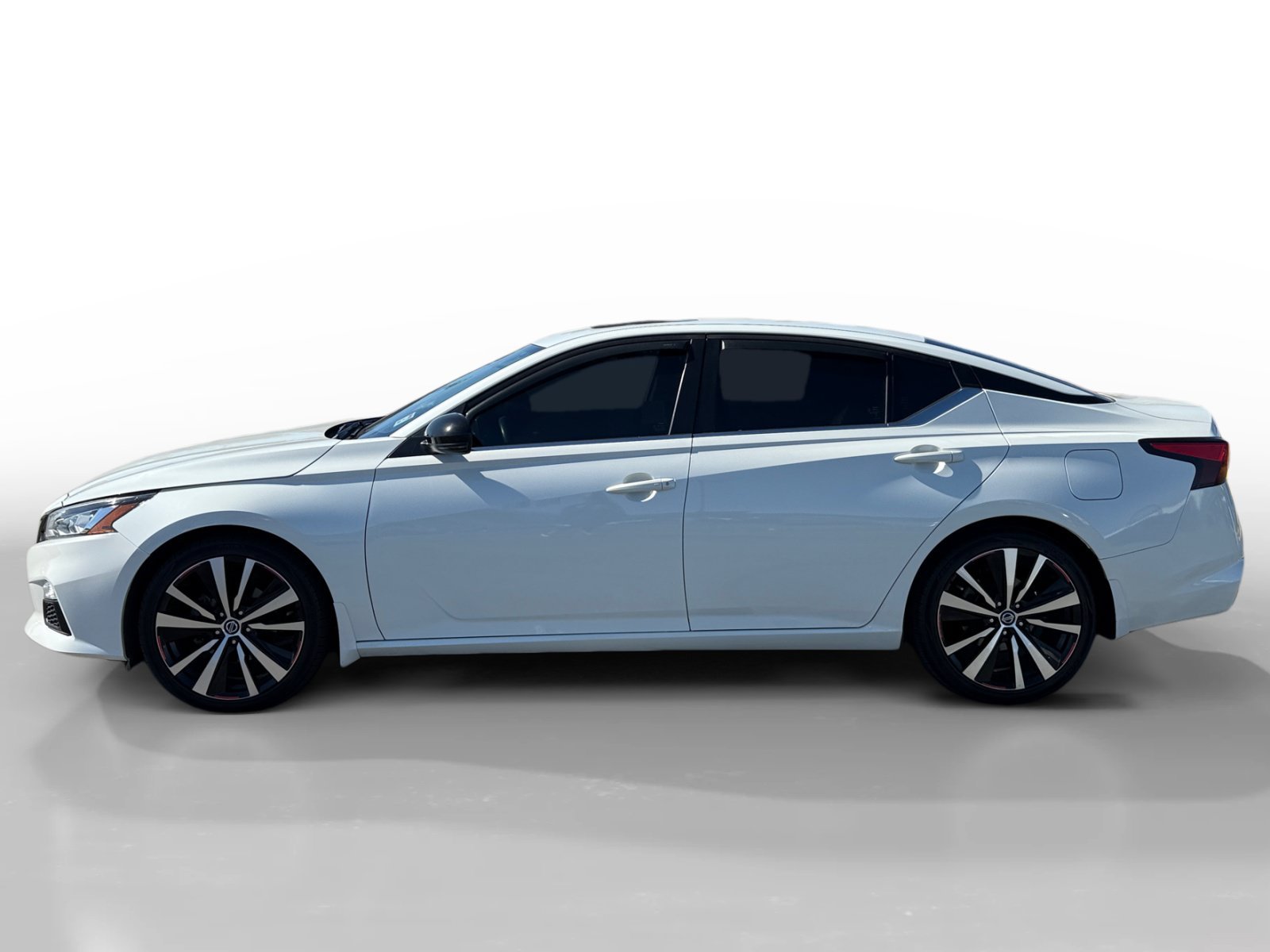 Used 2022 Pearl White Tricoat NISSAN 2.0 SR image 2