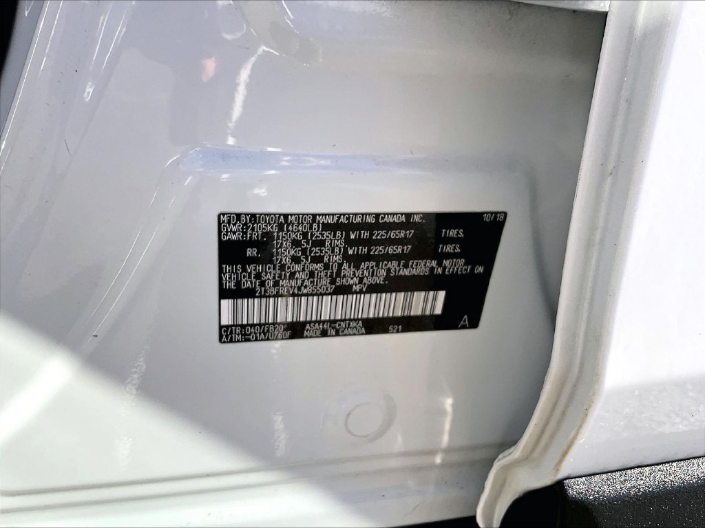Used 2018 White Toyota LE image 33