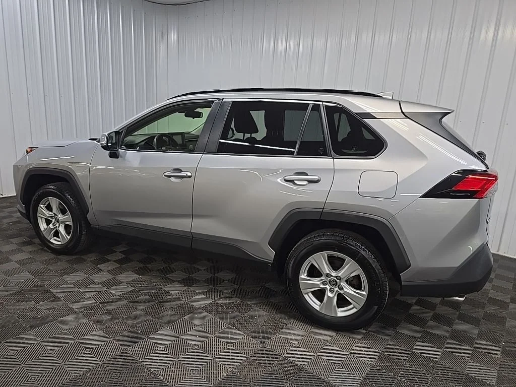 Used 2019 Silver Toyota XLE image 4