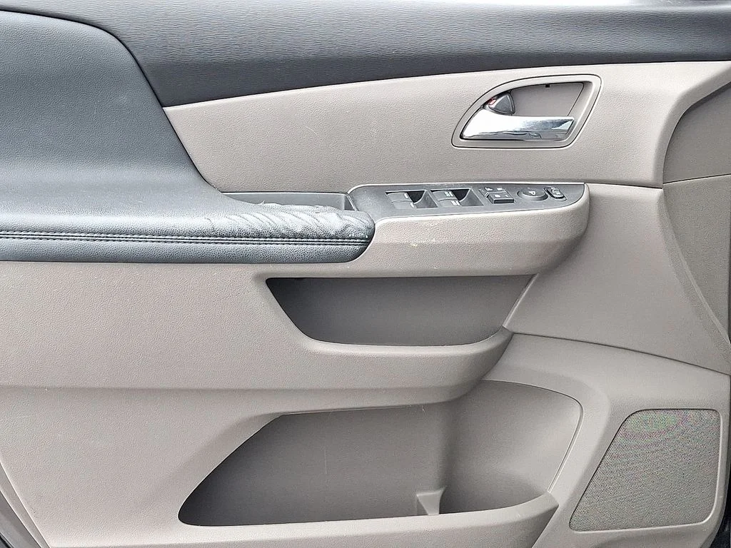 Used 2016 Gray Honda SE image 15