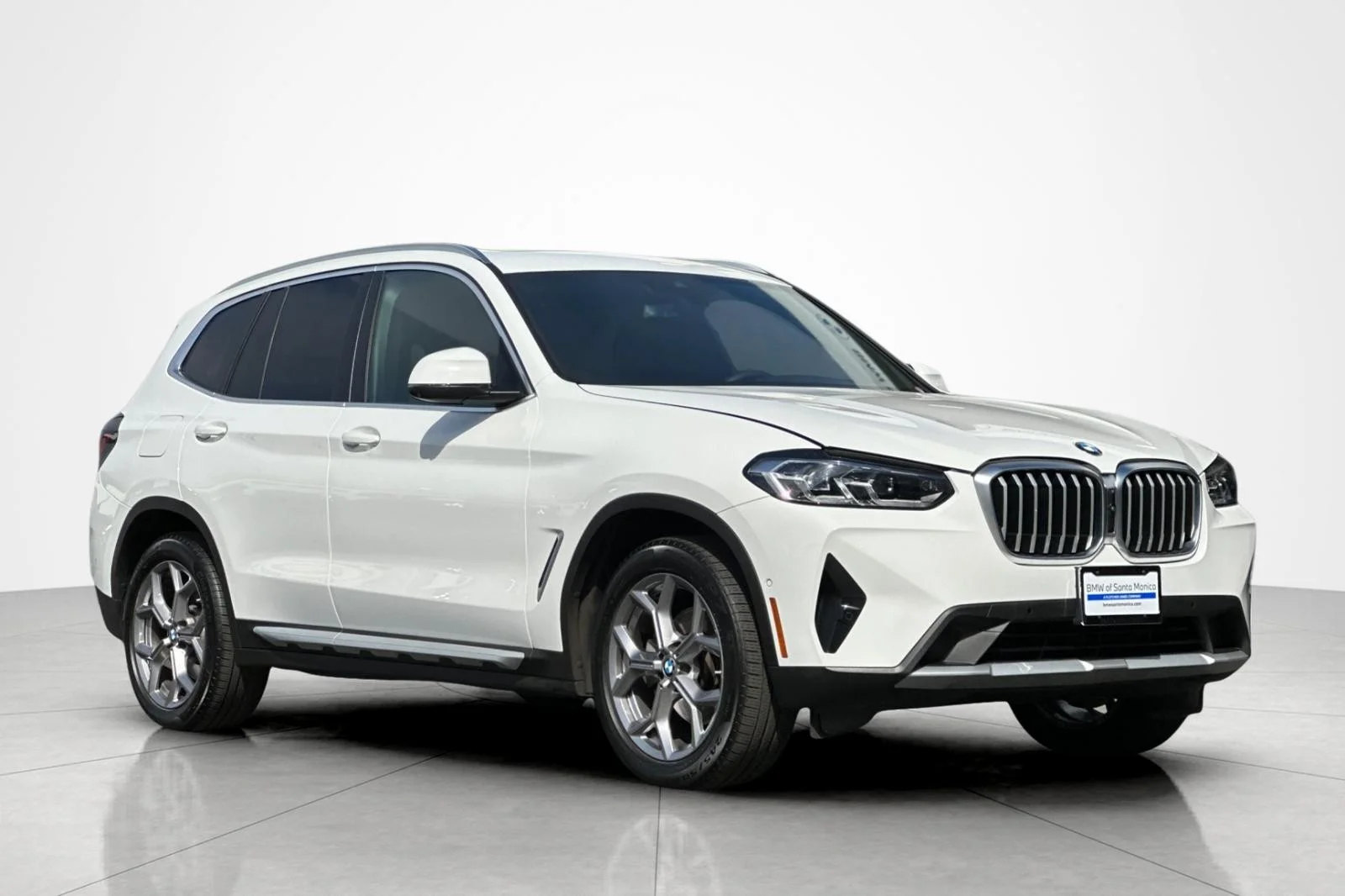 Used 2023 Alpine White BMW sDrive30i image 7