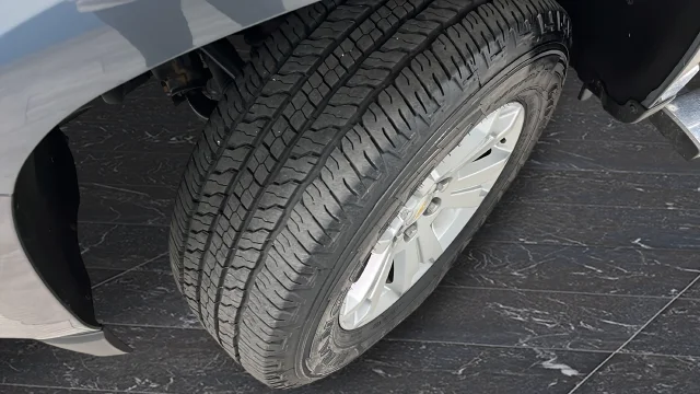 Used 2015 Cyber Gray Metallic Chevrolet LT image 31