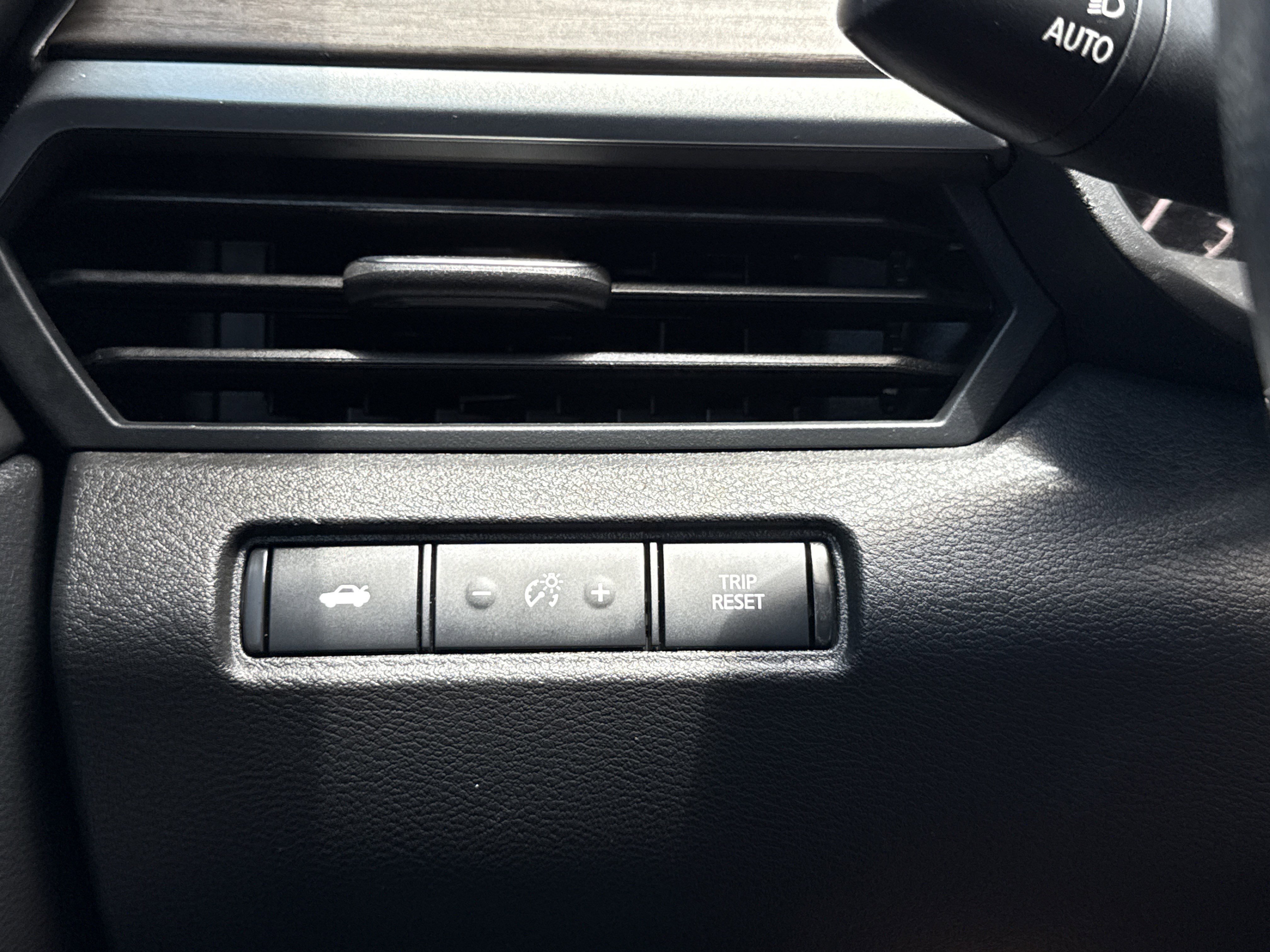 2025 Nissan Altima SV - Photo 18