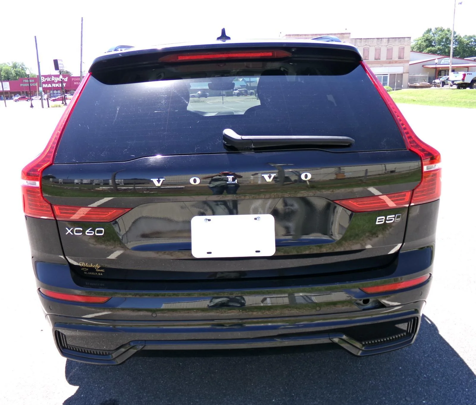 Used 2024 3500 Volvo Plus Dark Theme image 4
