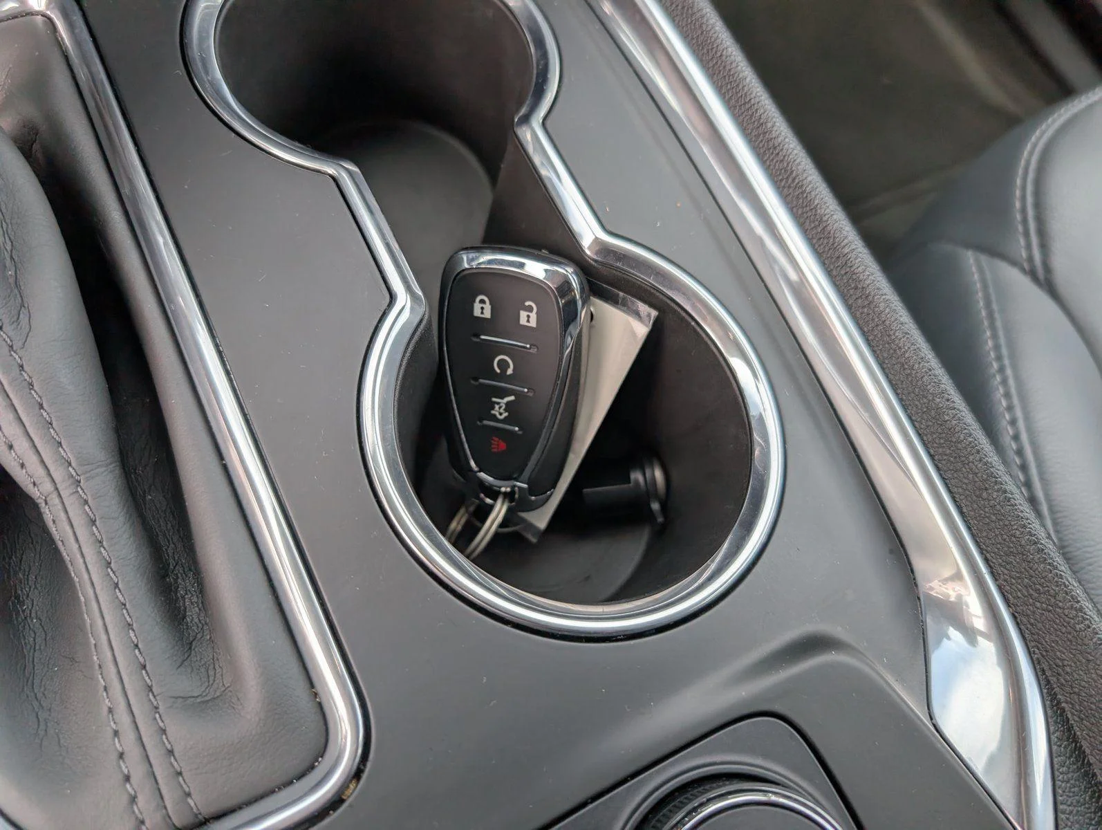 Used 2020 IRIDESCENT PEARL TRICOAT Chevrolet LT Leather image 20