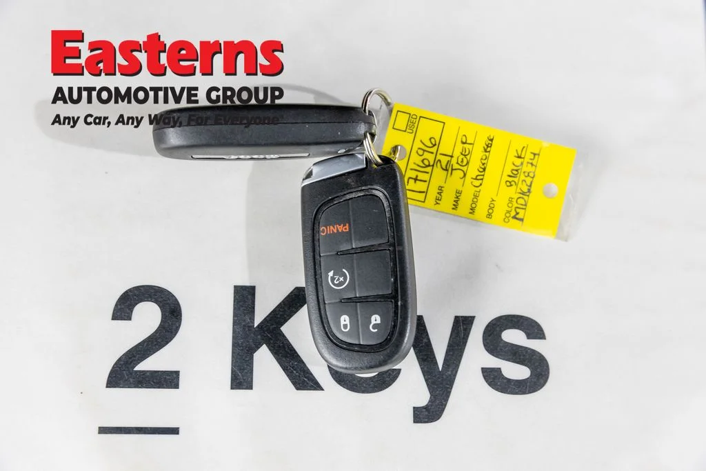 Used 2021 Black Jeep Latitude Plus image 25