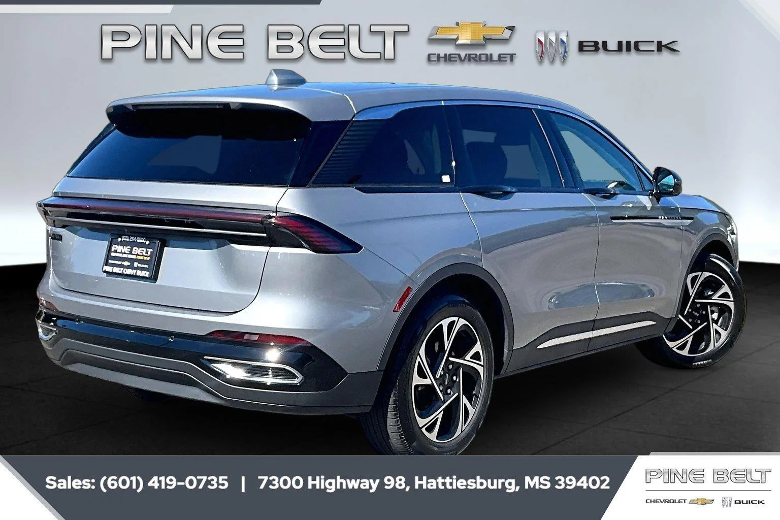 Used 2025 Lustrous Gray Metallic Lincoln Premiere image 11