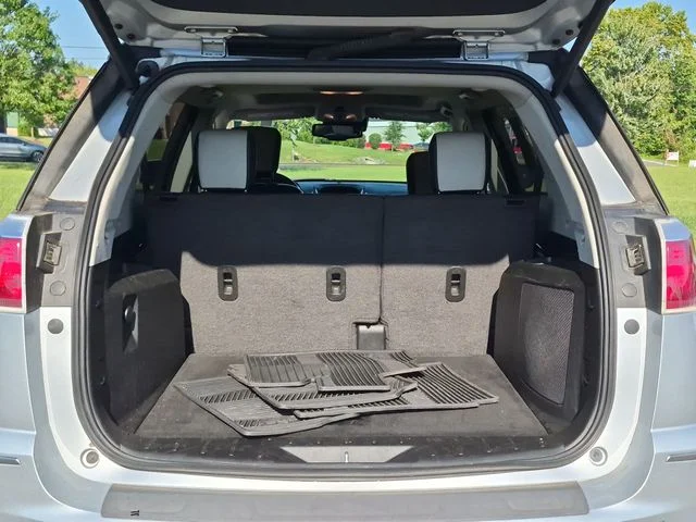 Used 2017 Silver GMC Denali image 32
