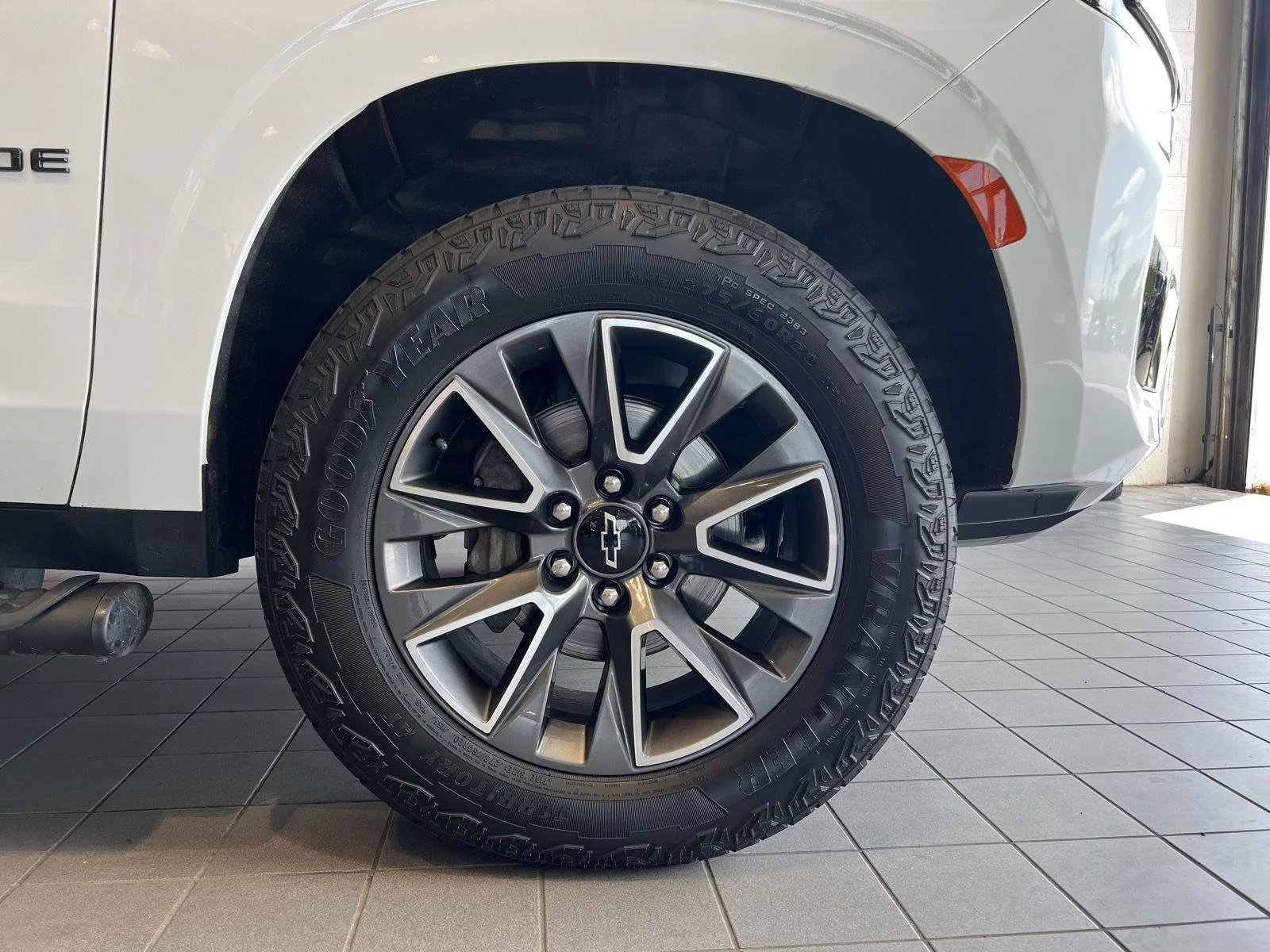 Used 2024 Summit White Chevrolet Z71 image 10