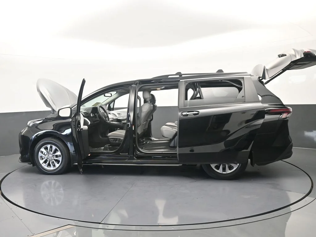 Used 2025 Midnight Black Metallic Toyota XLE image 77