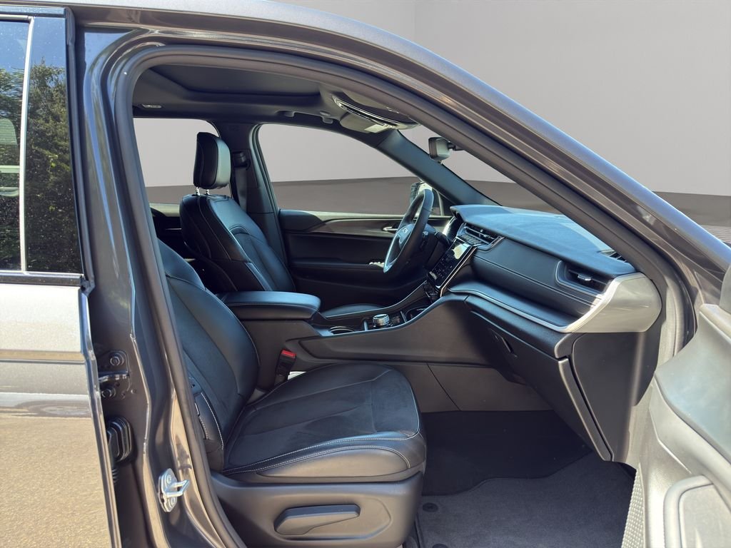 Used 2024 Baltic Gray Metallic Clearcoat Jeep Altitude X image 17