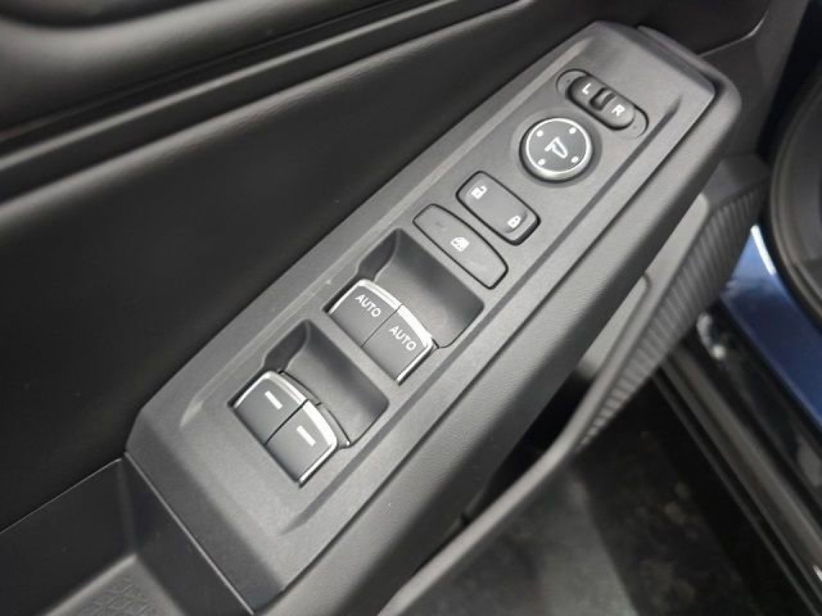 2025 Honda Accord Hybrid EX-L - Photo 25