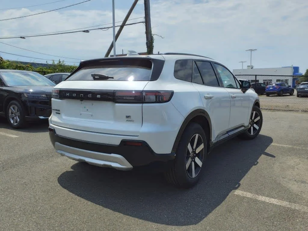 New 2026 Frostline White Pearl Honda Touring image 3