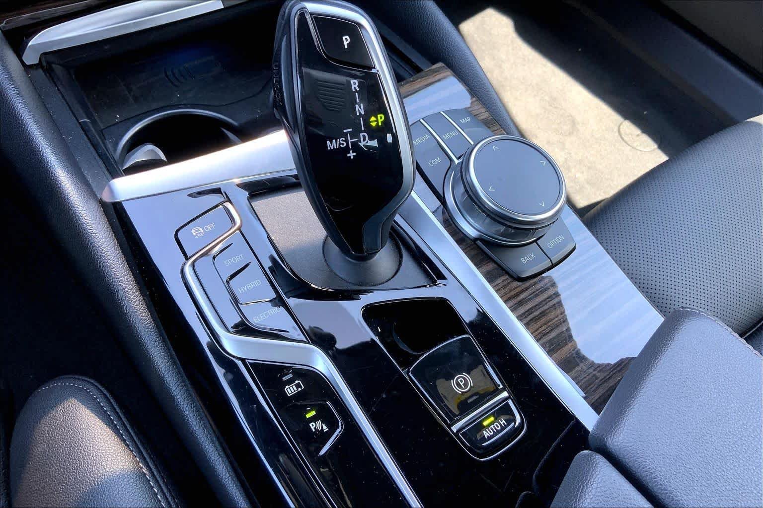 Used 2023 Black Sapphire Metallic BMW 530e xDrive image 36
