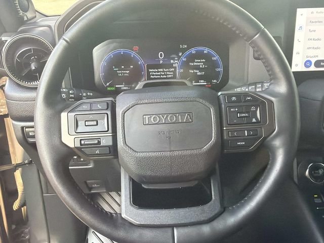Used 2025  Toyota Base image 31