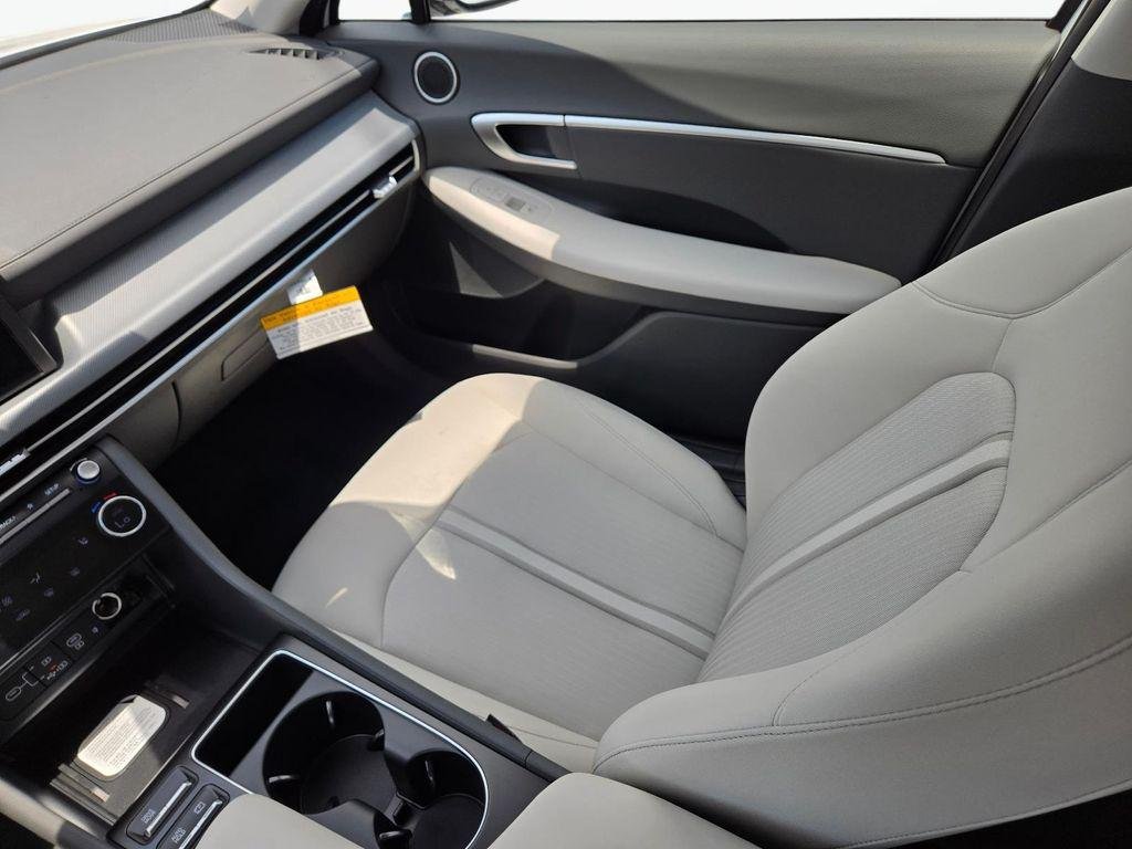 New 2026 White Hyundai SEL Sport image 18