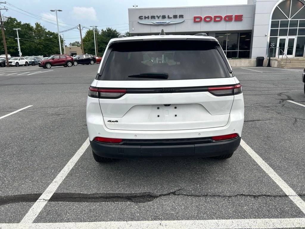 Used 2023 White Jeep Altitude X image 6