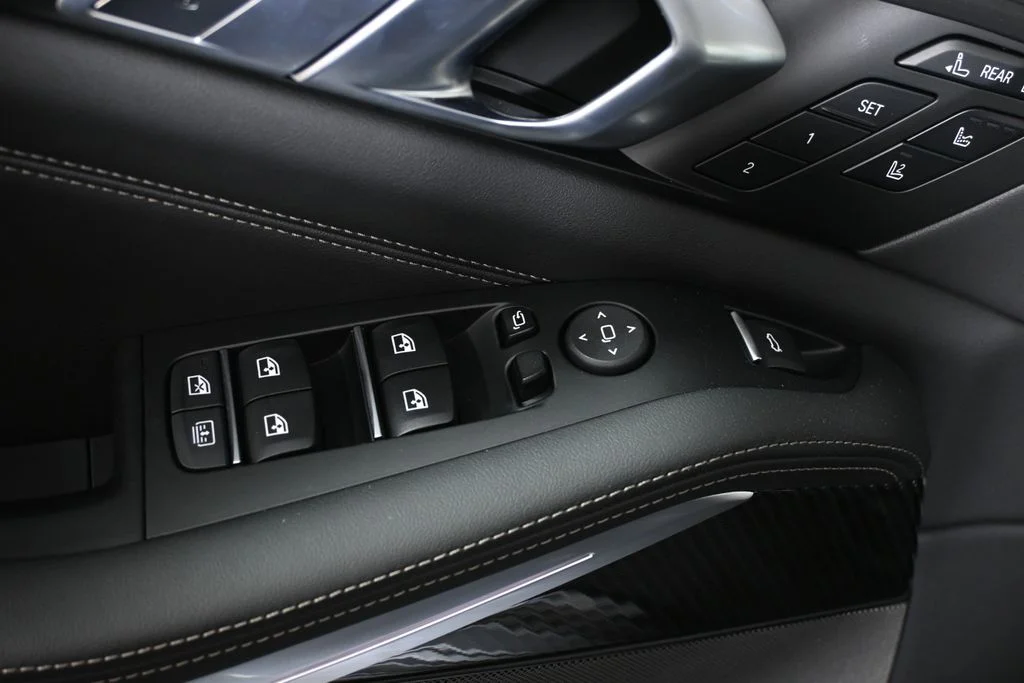 Used 2027 Gray BMW M60i image 30