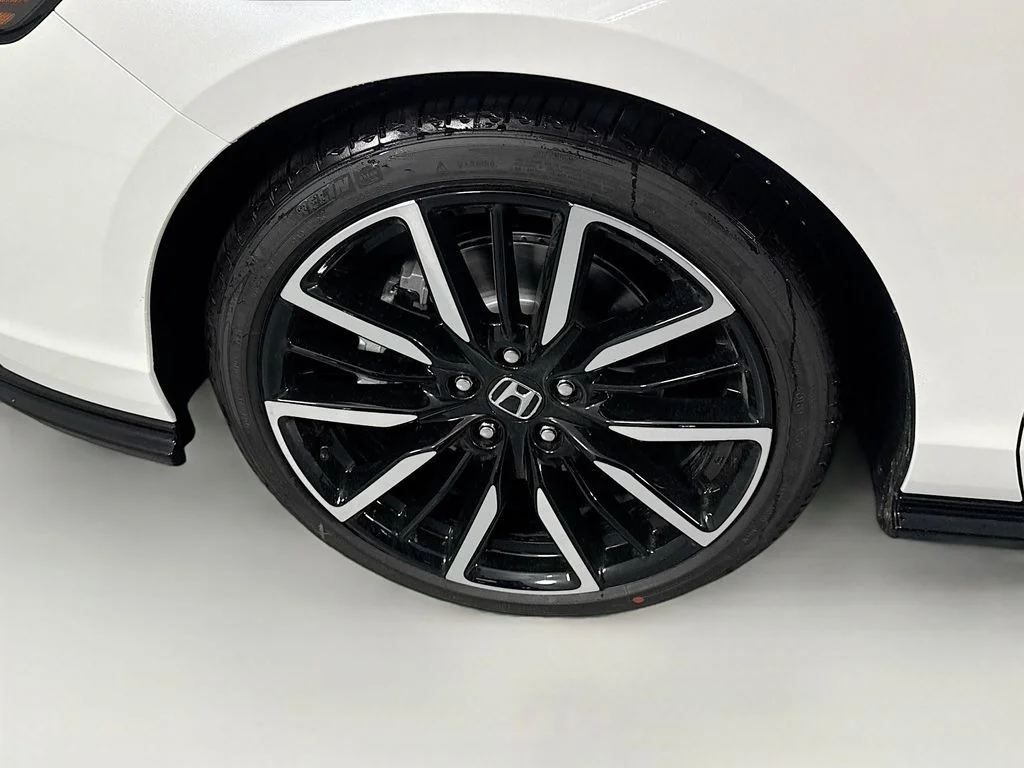 New 2026 Platinum White Pearl Honda Touring image 14