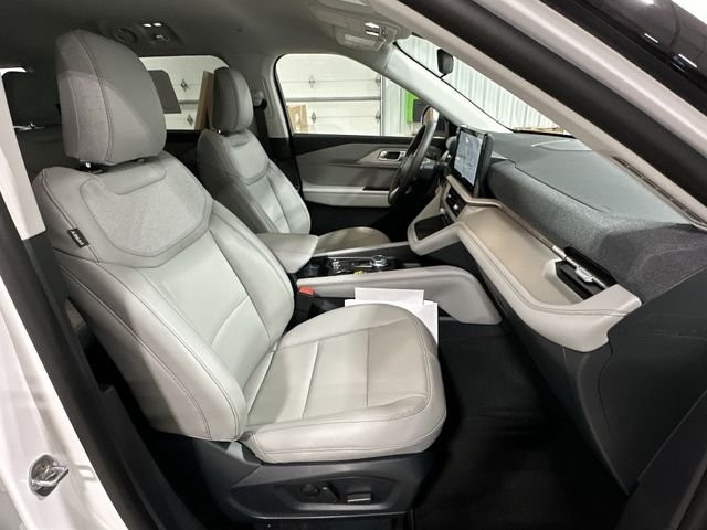 New 2026 Star White Metallic Tri-Coat Ford Active image 30