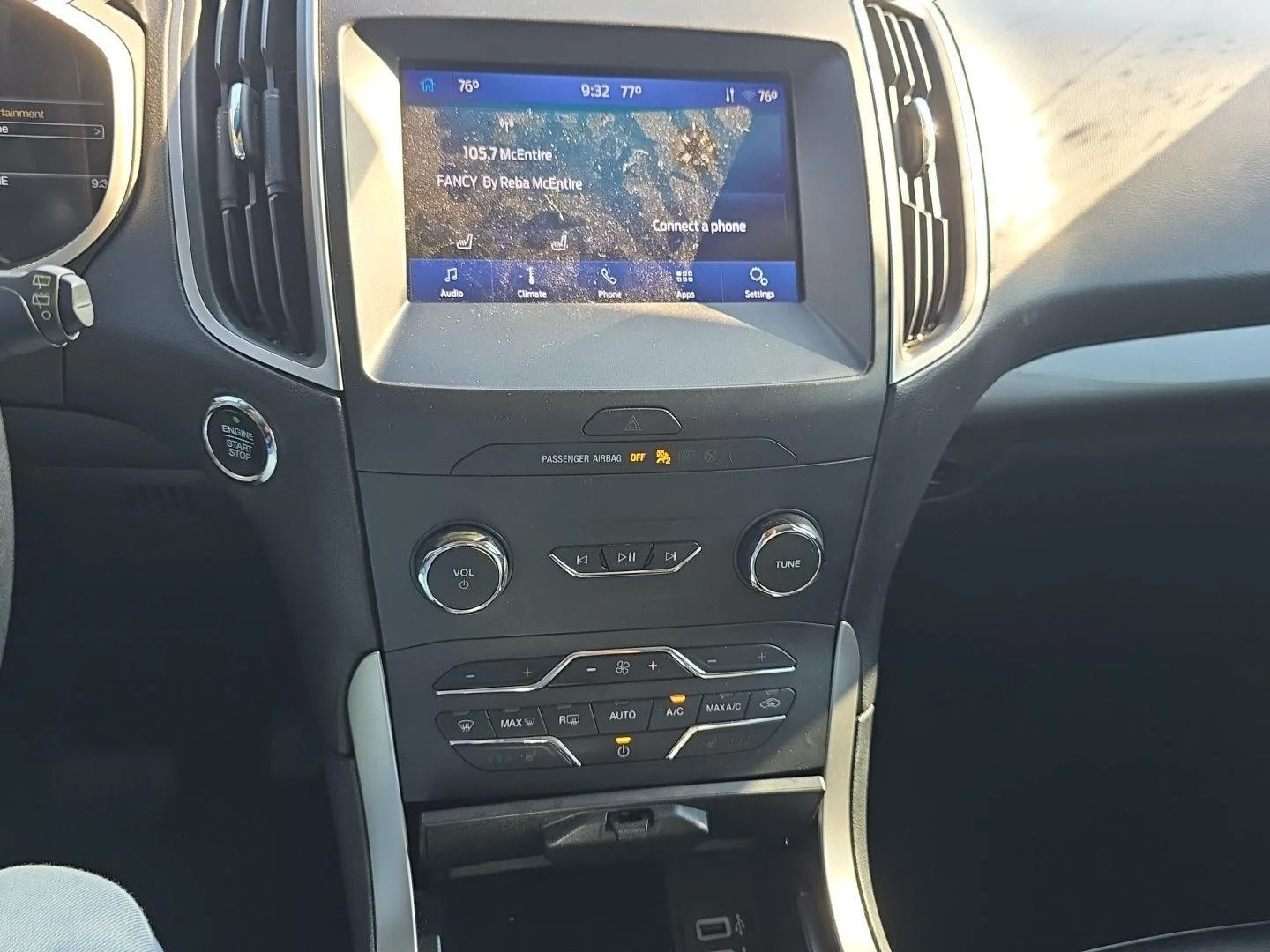 Used 2020 Oxford White Ford SEL image 14