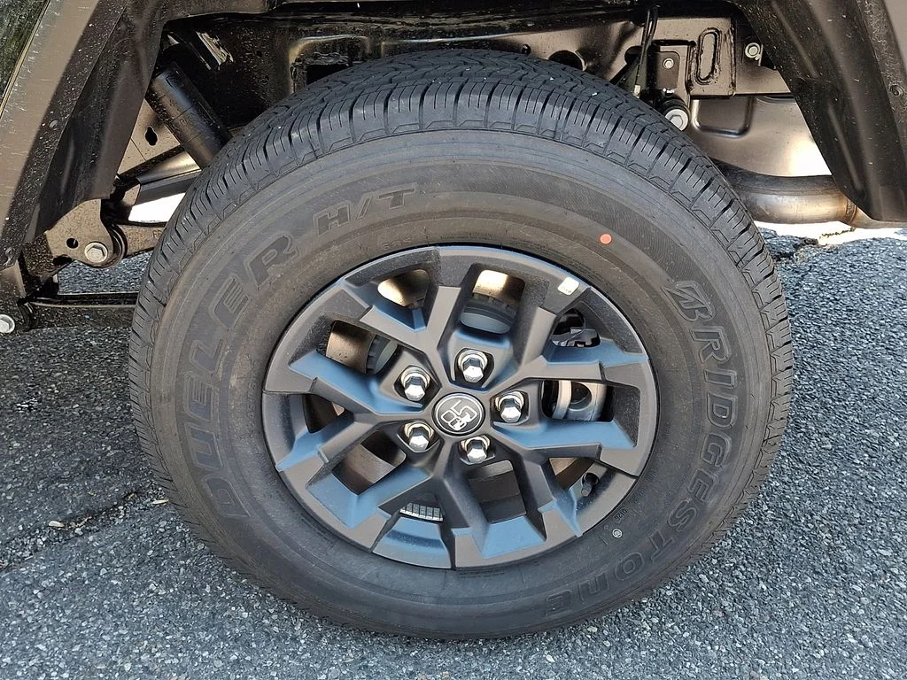 New 2026 Black Clear-Coat Exterior Paint Jeep 85th Anniversary Edition image 5
