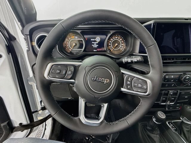 New 2026 Bright White Clear-Coat Exterior Paint Jeep Sahara image 11
