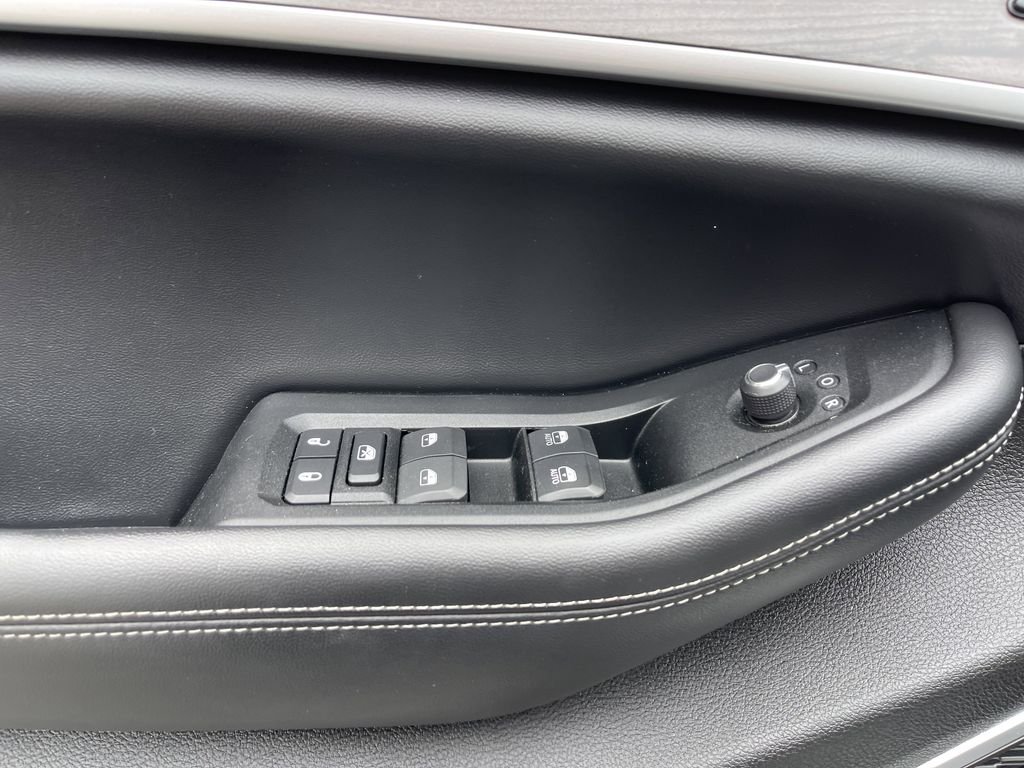 Used 2024 Silver Jeep 4xe image 17